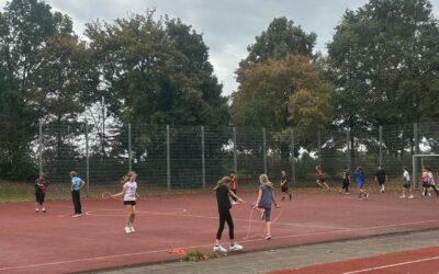 Sportspieletag der 5. Klassen auf dem Sportplatz Willich